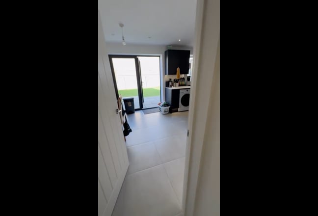 Double Bedroom available in a  New house Main Photo