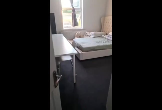 One bedroom with private bathroom in Sale Main Photo