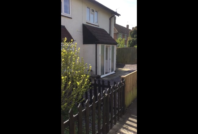 Modern house share.  Ifield.  Main Photo