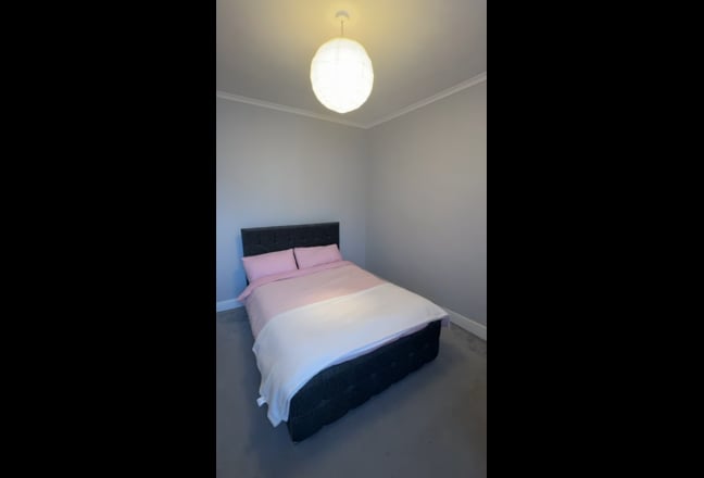 Large Double Room in Clapham South Main Photo