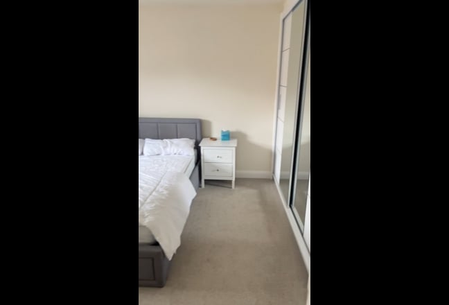 13ft Large Bright Double Room in Clean Home  Main Photo