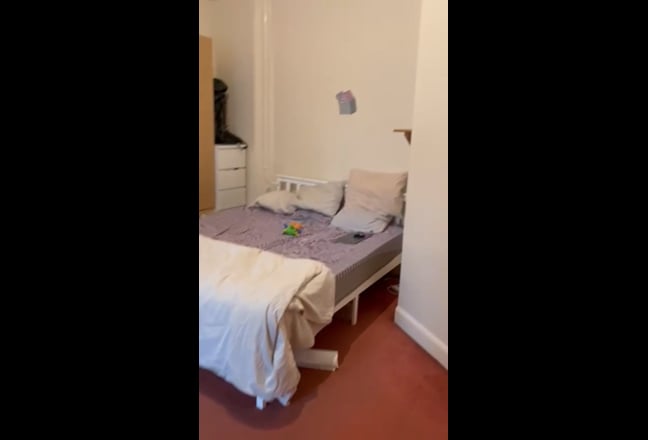 Double bedroom with study/lounge.Ideal for couples Main Photo