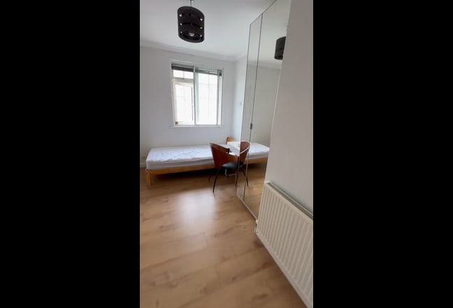 Spacious large  Single Room  Bill inc. Main Photo