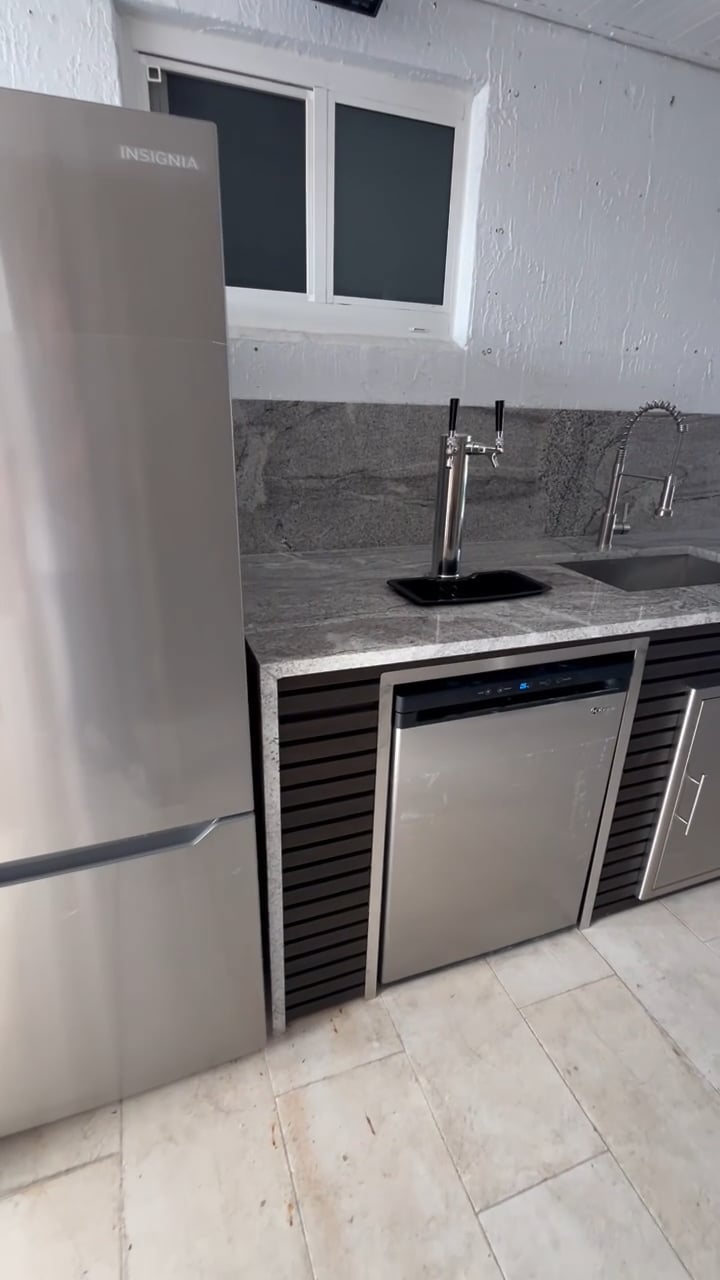 https://i.vimeocdn.com/video/2041633904-880703d92531adc146778a3a47d754994cf7cacfe29c65eda08c7c988b7b9be7-d