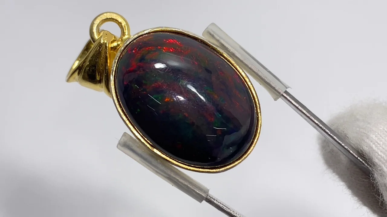 ら*ら様 18K750YG(18金)天然ブラックオパールペンダントトップ(多彩な ら*ら様 18K750YG(18金)天然ブラックオパールペンダントトップ
