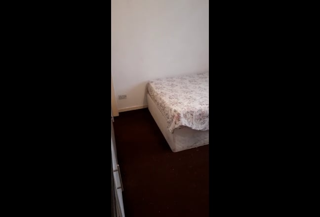 2 double sized studio flats £850 and £950 Main Photo