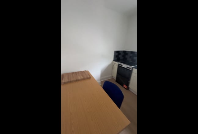 Bright, Comfortable Room Available Now Main Photo