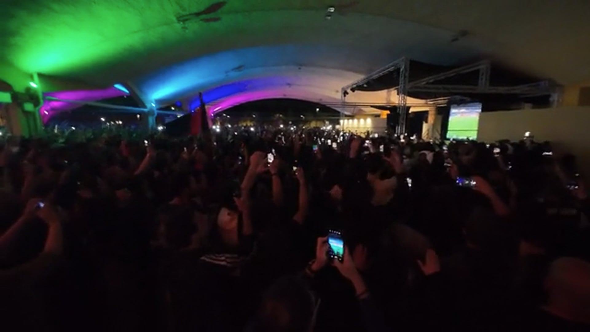 VIDEO – La festa in piazza Lucio Dalla: mille tifosi in delirio