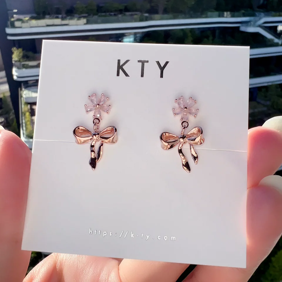 Ice Cubic Ribbon ピアス | KTY