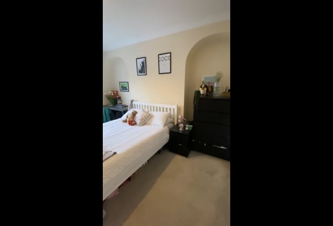 King size room available in a Clapham North flat ✨ Main Photo