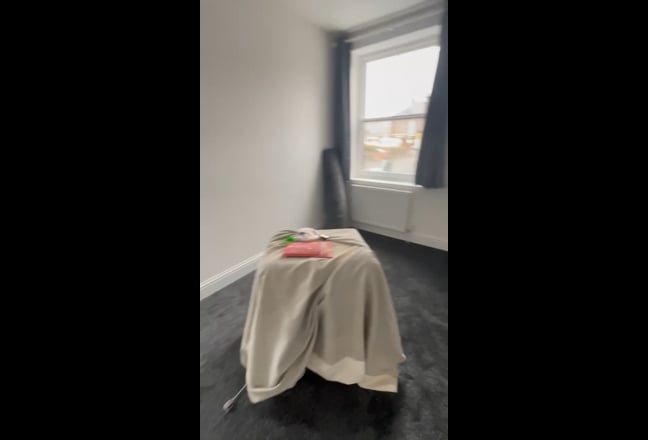 Lovely double en-suite room Main Photo