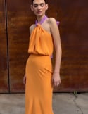 Vidéo: Robe d'invité midi orange et lilas avec col noué