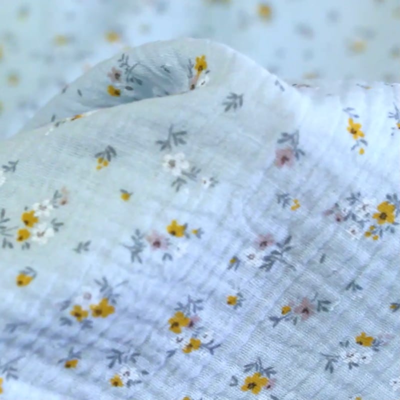 Vidéo: Double gaze 100% coton - Fleurs d'été fond ciel