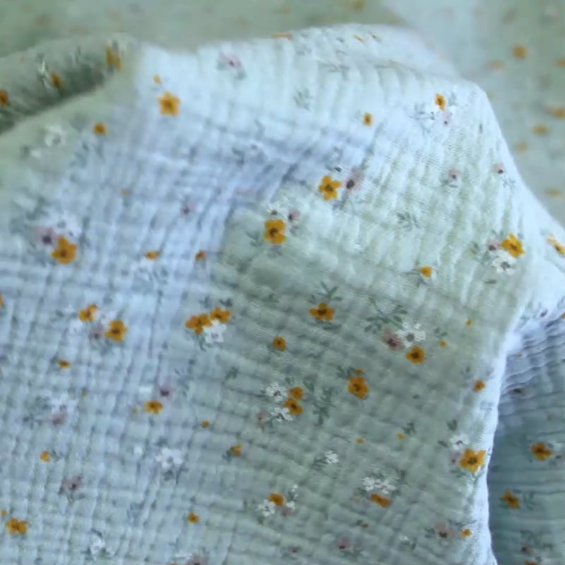 Vidéo: Double gaze 100% coton - Fleurs d'été fond vert