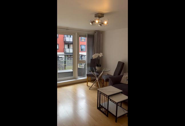 One Bedroom Riverside Apartment- Kingston KT1 1HS Main Photo