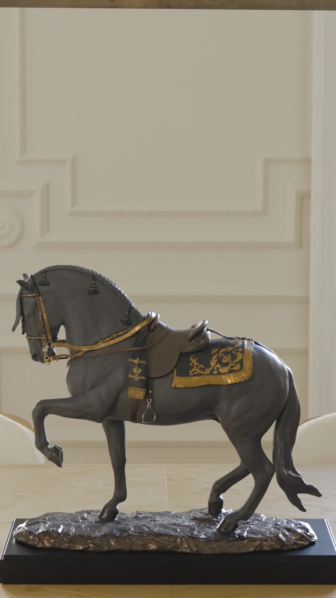 骨董品　玉製　馬 アンダルシアンホース（Black） | リヤドロ公式オンライン