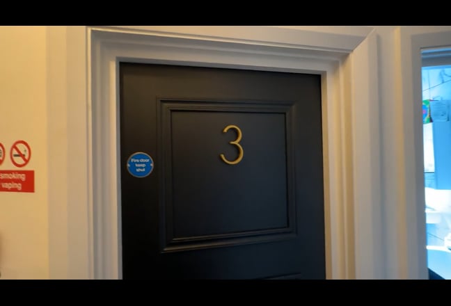 Double room to let in professional shared house  Main Photo