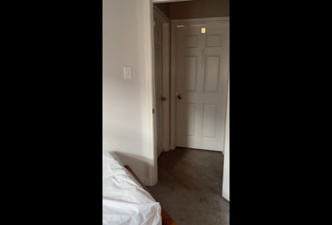 Room C: quiet home and neighborhood Main Photo