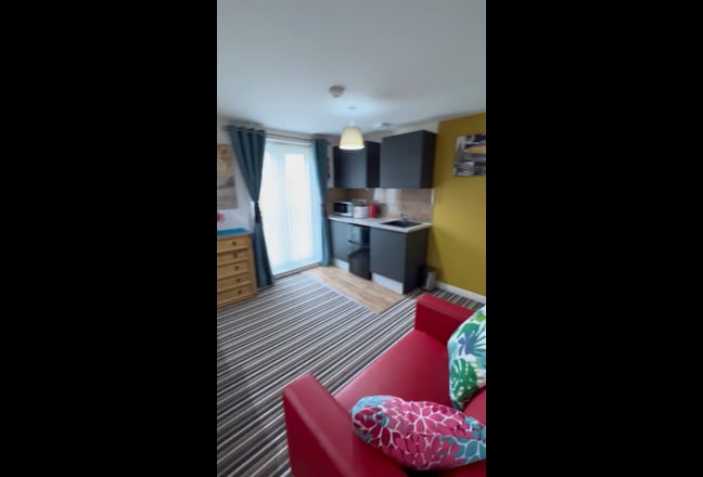 💥PE7 8GL - King Ensuite Room with Kitchenette💥 Main Photo