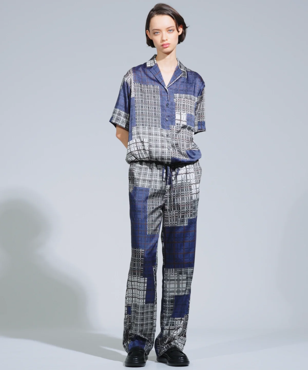 Sov. / ポリエステルサテン チェックパンツ BOTTOMS Night STORE