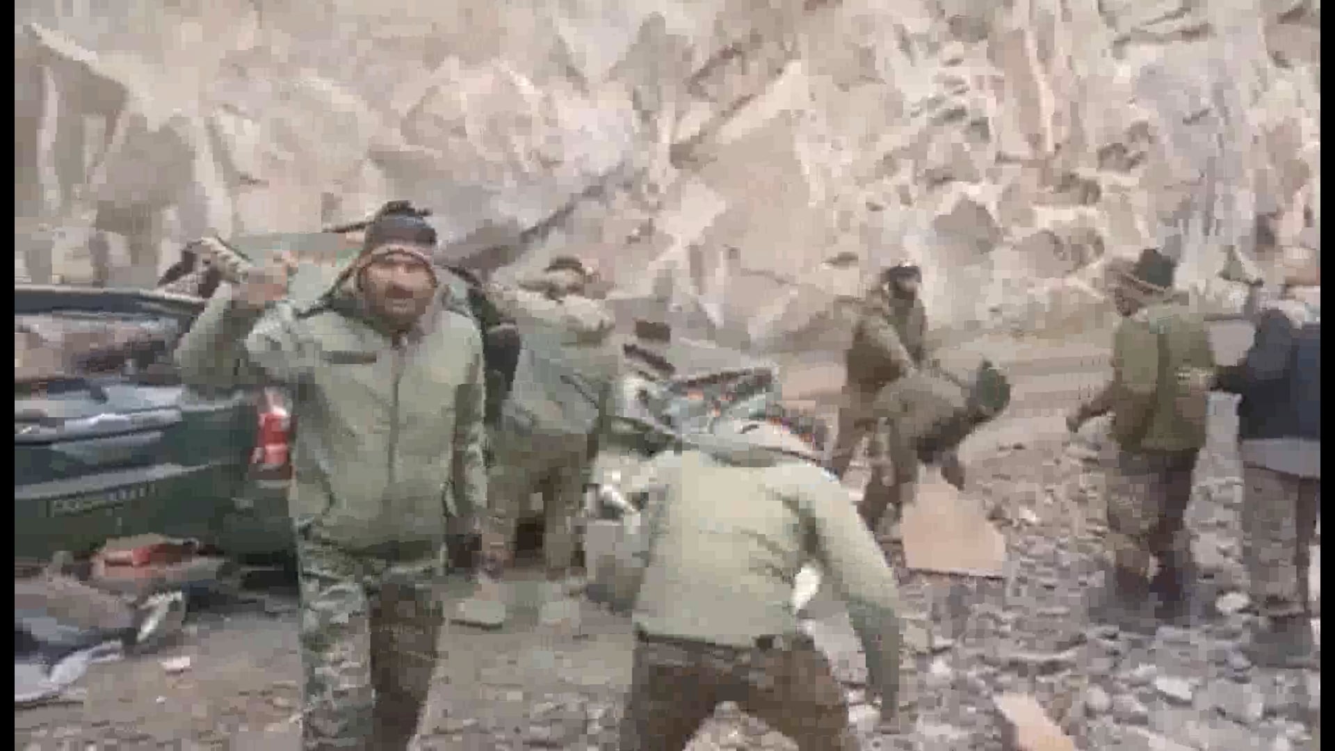 गलवान में सेना की स्कॉर्पियो पर चट्टान गिरने से दो जवान शहीद