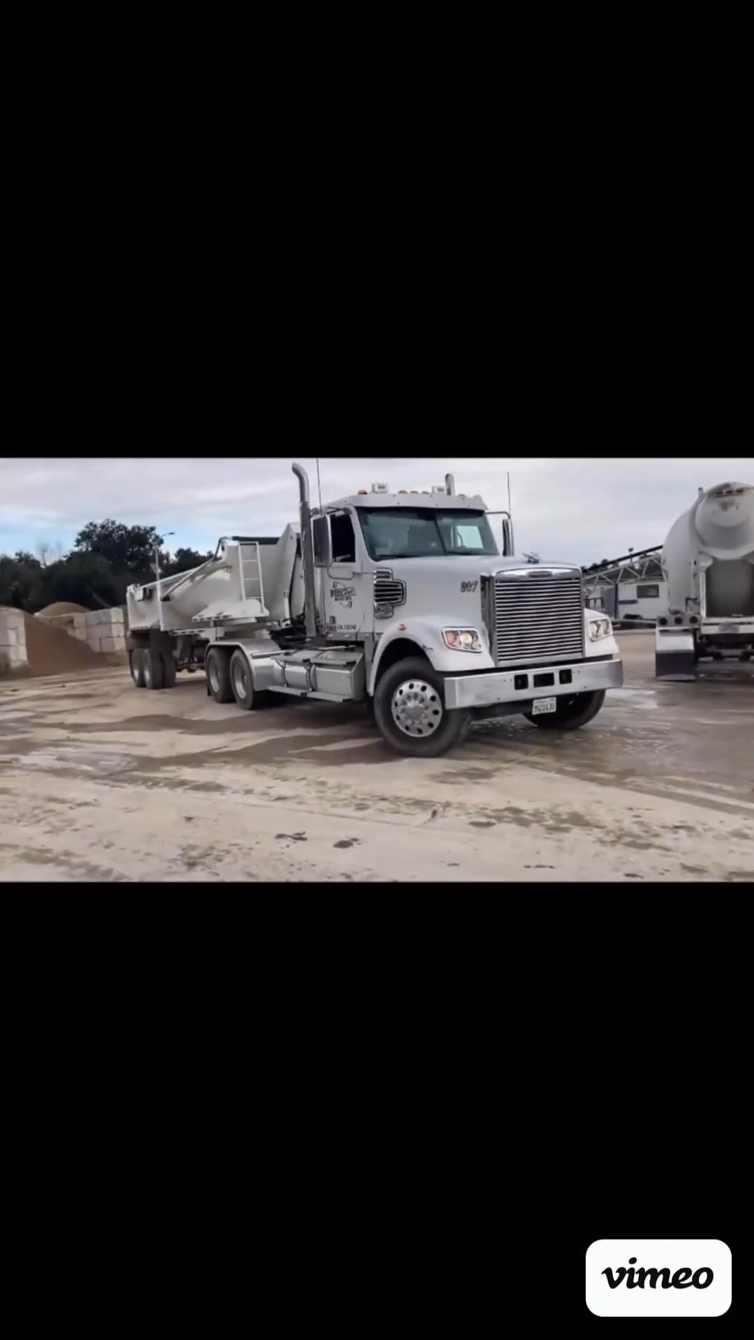 https://i.vimeocdn.com/video/2043014253-f148c857c7b1bac68eac349adaf79a66130bf717eabedb13267e9ec4bd884357-d