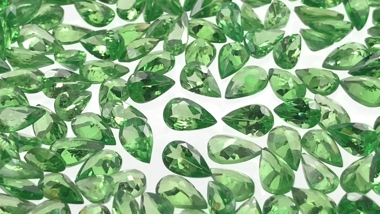 宝石質ツァボライト AAA ルース ペアシェイプファセットカット5×3mm 2