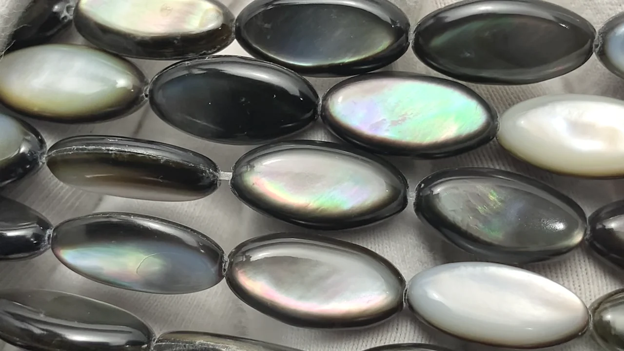 黒蝶貝　30枚セット磨き上げ済　美品 ブラックシェル（黒蝶貝） オーバル16×8mm 半連/1連｜天然石ビーズの卸