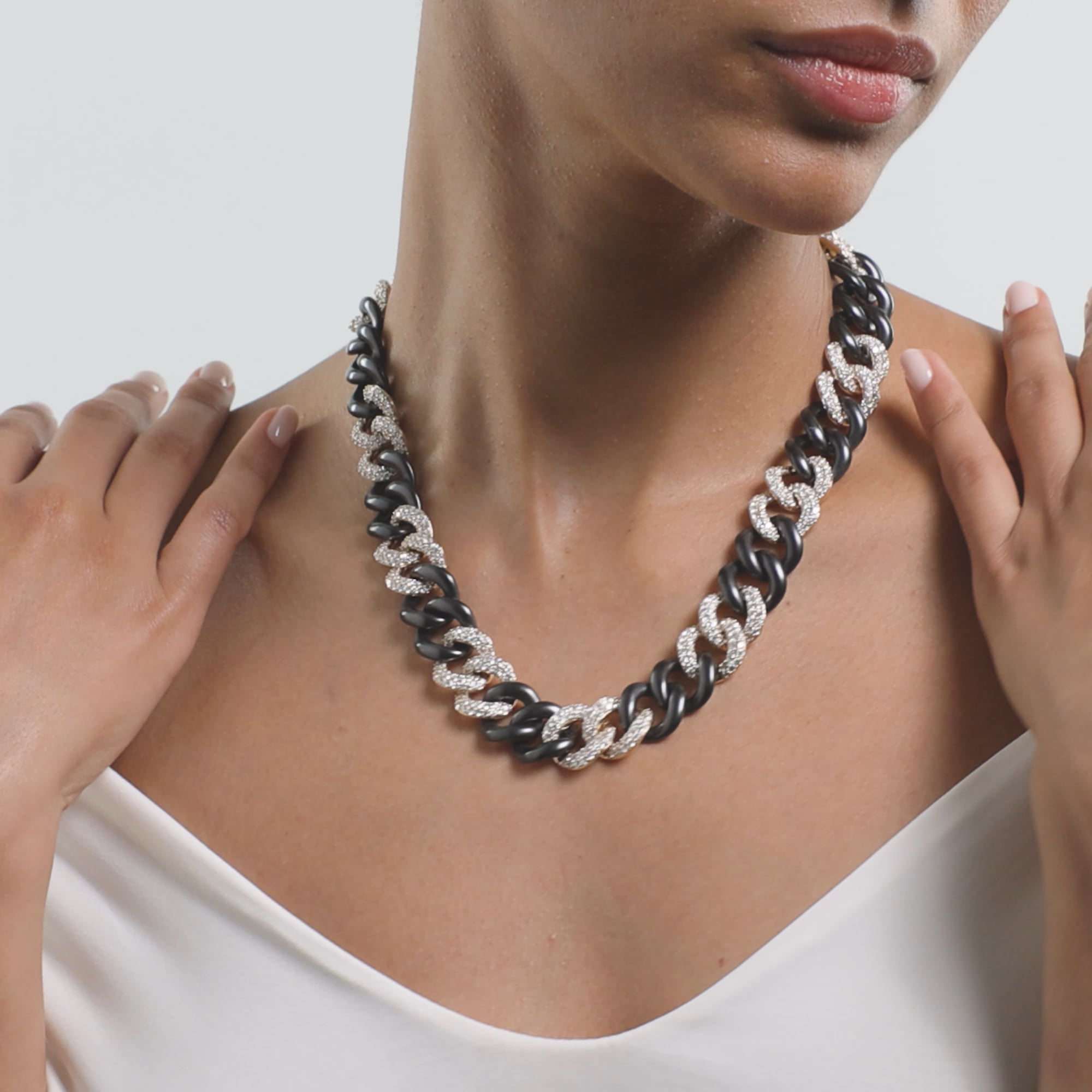 product video 2 for 14 ctw Round Lab Grown Diamond Gold & Ceramic Link Necklace