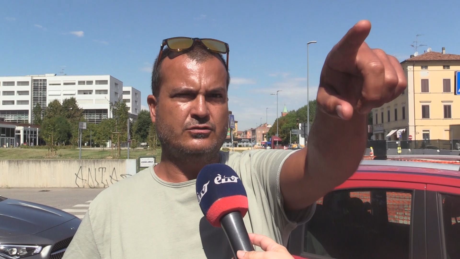 Linea rossa del tram in zona Santa Viola, residenti preoccupati: “Lavori fermi da inizio Luglio”