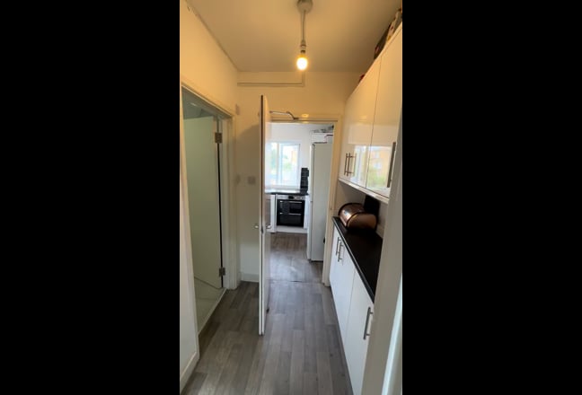Fantastic Double Room - 5 Minute Walk Tube Station Main Photo