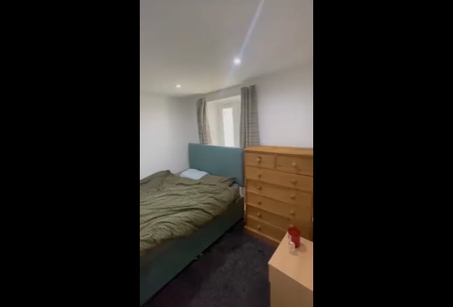Spacious King-Sized Room in Modern Flat – Ideal fo Main Photo