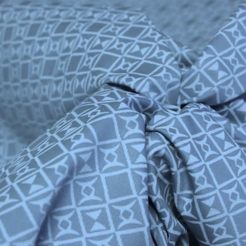 Vidéo: Gabardine coton & élasthanne - Motif géométrique fond bleu