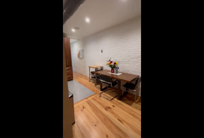 HUGE Rm - Furnished - Roof Deck with City Views Main Photo