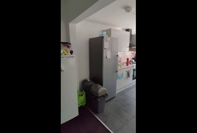 Rooms available in central Beeston Main Photo