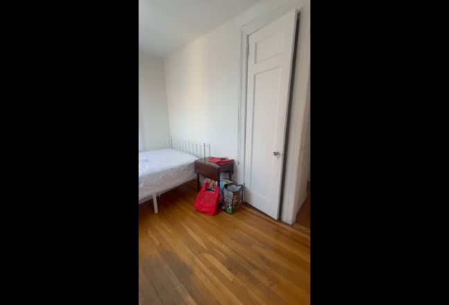 Spacious Private room for female in Astoria Main Photo