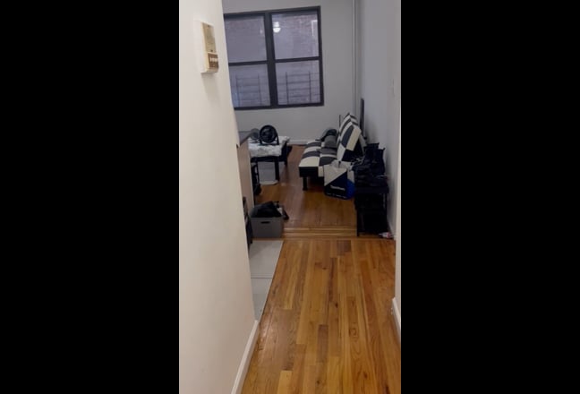 Sublease Private Room Available for Female Roommat Main Photo