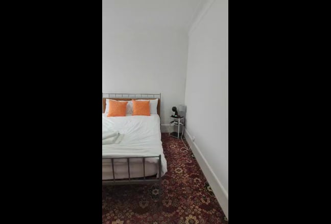 Video 1: Twin room