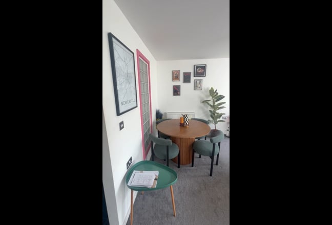 Gorgeous two bed house, looking for new tenant Main Photo