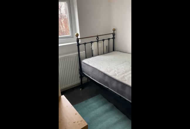 Single ensuite room available asap in Morden Main Photo