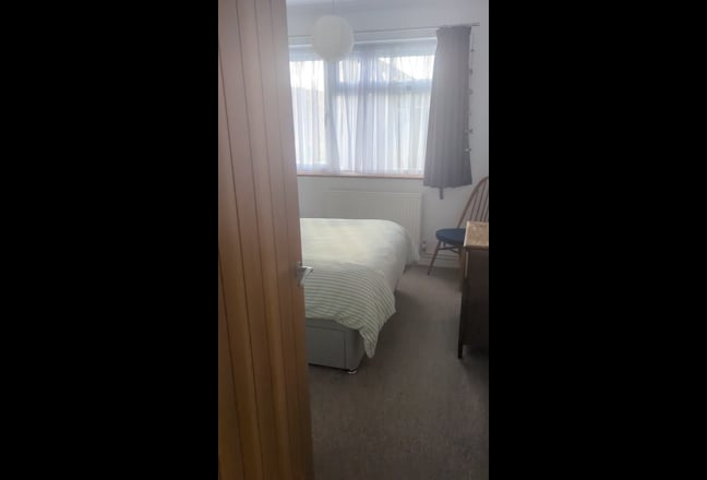 Double bedroom, own bathroom, quiet area Main Photo