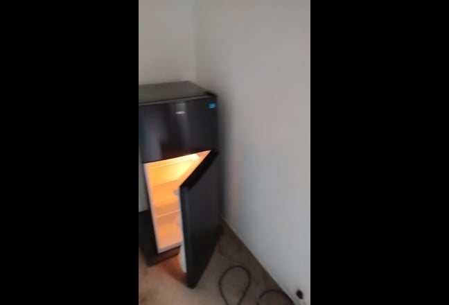 Unfurnished room for rent Main Photo