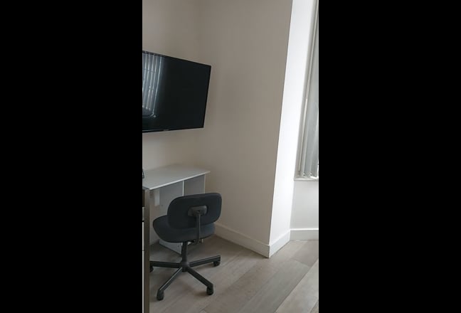 Studio Flat Close to University  Main Photo