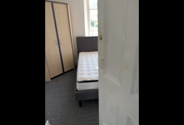 Small Double room with Shower & Sink Main Photo
