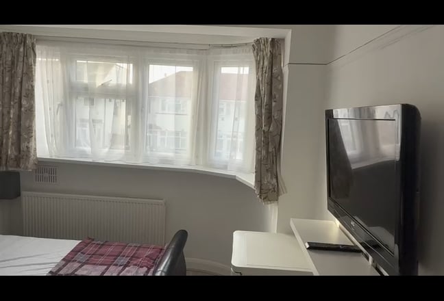 ✨ Master Room w/ Private Bath | HA8 | Peaceful Are Main Photo