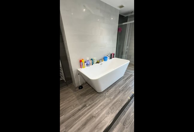 Fully Furnished Double room available  Main Photo