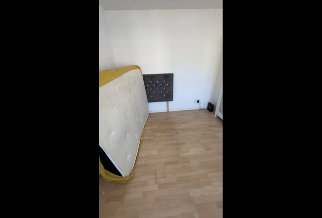 Rent a room Main Photo