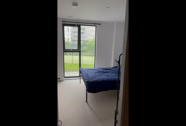 Room available in flat share Main Photo