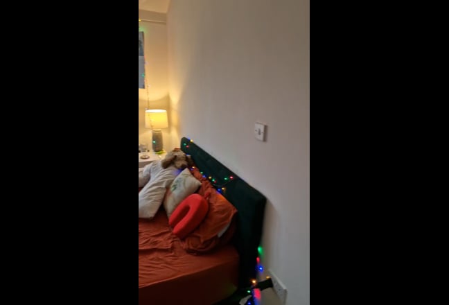 Luxury King size bedroom Available now bills incl Main Photo