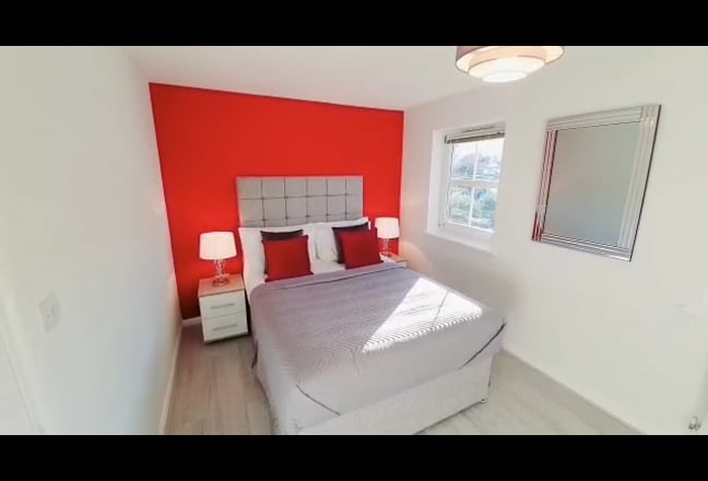 🌟Newly Renovated Room in Modern Town House🌟 Main Photo